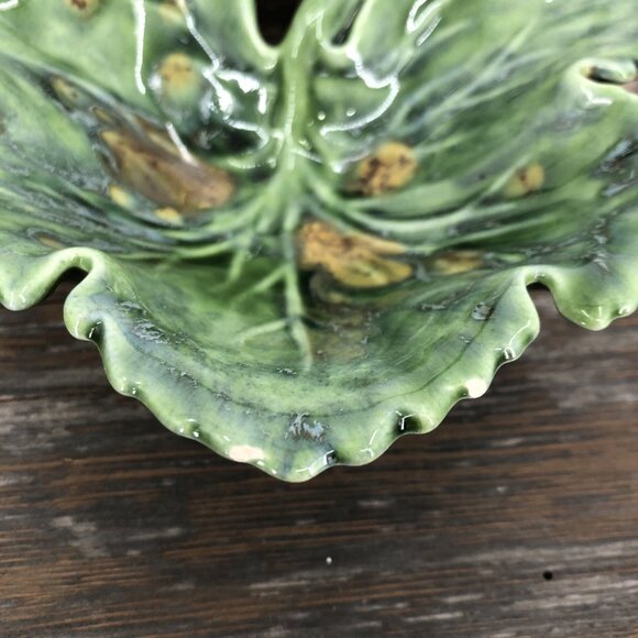 Glazed Double Cabbage Leaf Nut Candy Tidbit Dish With Handle Green Vtg - Picture 4 of 10